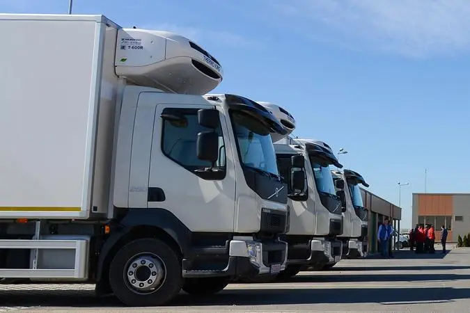 A refrigerated chiller van available for rent in Dubai with cold chain temperature control for food, pharma and dairy delivery