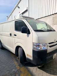 Chiller van rental without deposit in Dubai for cold chain delivery